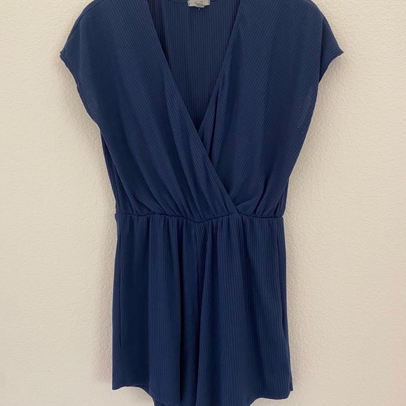SUPER COMFY navy romper - Picture 1 of 3